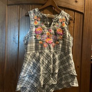 Savanna Jane Gray and White Asymmetrical Sleeveless Blouse